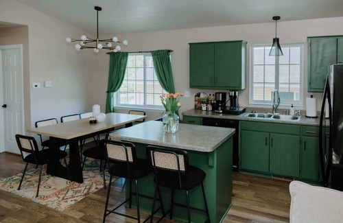 St. Cloud House | steps to downtown, 4 bedrooms, close to SCSU