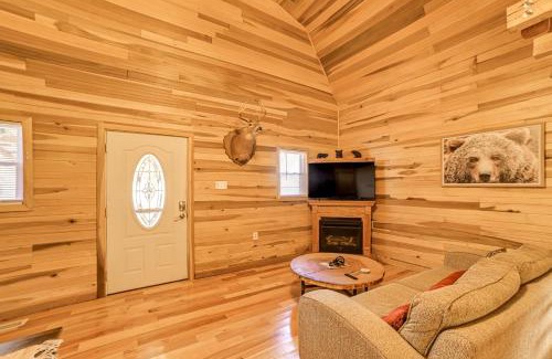 Waverly House | Steps to Kentucky Lake Cozy Cabin with Deck!