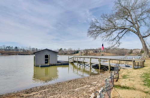 Bowling Green Apartment | Steps to Lake Wylie Cozy Clover Apartment