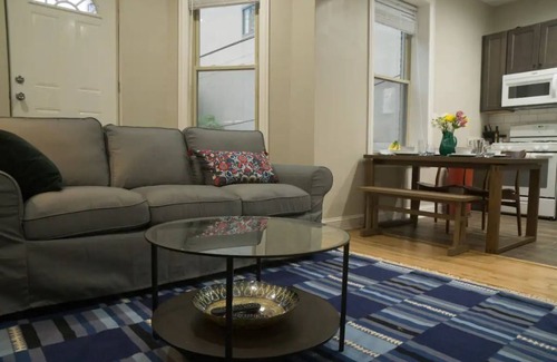 Rush and Division Apartment | *Steps to Mag Mile, 2 BD , fast Wi-Fi, W&D
