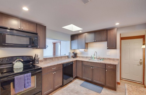 Scott County House | Steps to Mississippi River: Hot Tub Haven!
