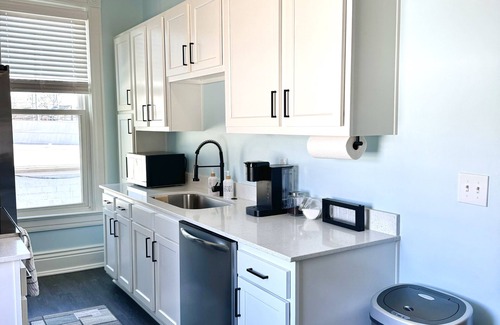 Highlands House | Steps to Restaurants, Nightlife, Shops~PacMan/King Bed~Bardstown Rd/Highlands