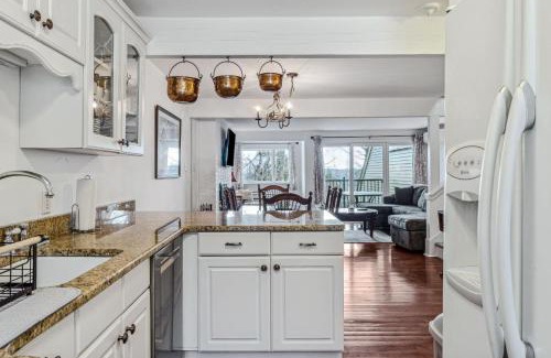 West Hartford House | Steps to Ski Trail Fireplace - Kingswood 1B