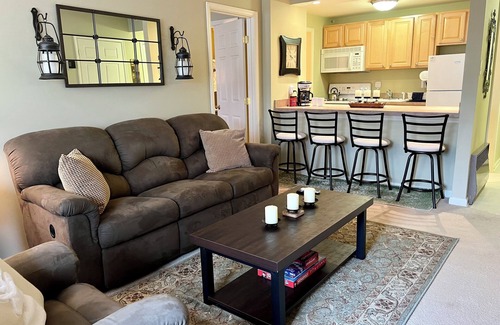 Mount Jackson Condo | Steps to slopes at Bryce Resort! Family-sized condo with balcony and fireplace