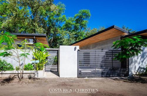 Playa Grande Apartment | Steps to the Main Surf Break - Casita 1 Dos Hijas