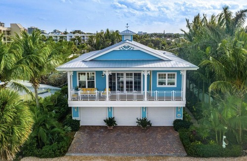 Juno Beach Apartment | Steps to the Ocean-1 Bd/1Ba Quiet Beach Apartment- Beautiful Sunrises Await You