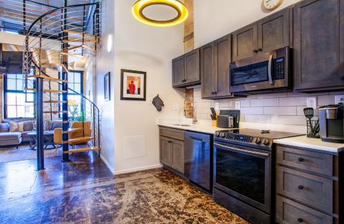 Old City Apartment | Sterchi Lofts Getaway - Downtown Knoxville