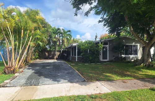 Cutler Bay House | STERLING POOL HOUSE RESORT- HEADED POOL- FREE-WIFI- BOAT ⛵ PARKING AVAILABLE nn