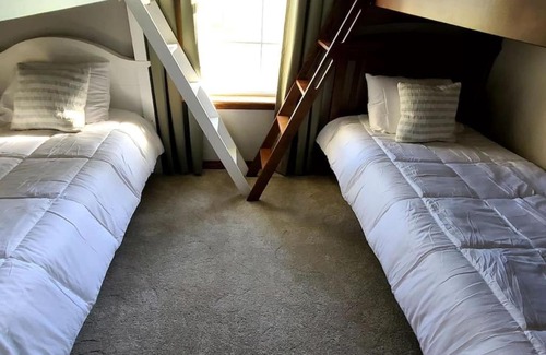 Pine Grove House | Stewart House with Hot Tub and 3 bedroom