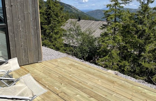 B Cabin | Stilfull Hytte med Jacuzzi og Sauna