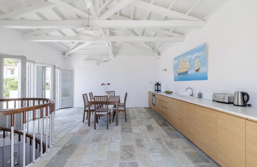 Loutraki House | Still Horizon House-Located at the top of Loutraki port-Sunset & Sea view
