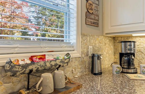 Dadeville Condo | StillWaters Luxury Condo, Lakeside, Local Pool, Boat Slip, 2 BDR, 2BTH, Sleeps 6