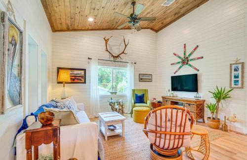 Yankeetown House | Stilt-Style Cottage Less Than 1 Mi to Downtown Yankeetown!
