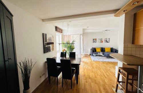 Wiesdorf Apartment | Stilvolles Business-Apartment mit Balkon in Leverkusen Wiesdorf - All-Inclusive Wohnen