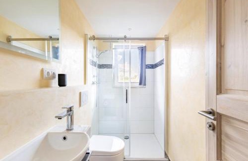 Mittelfeld House | Stilvolles Zimmer mit Bad, nahe Messe, BMW, Expo