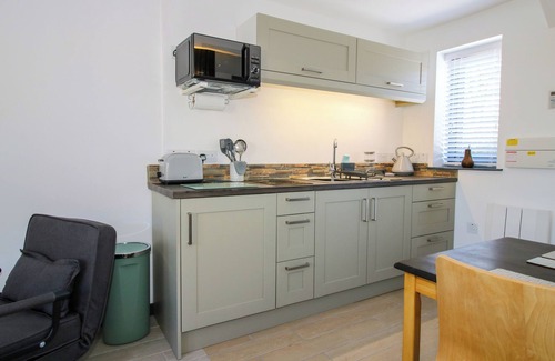Bromlow Cottage | STIPER VIEW BARN 1, family friendly, with a garden in Gravels Bank
