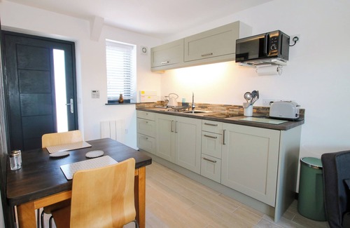 Bromlow Cottage | STIPER VIEW BARN 2, family friendly, with a garden in Gravels Bank