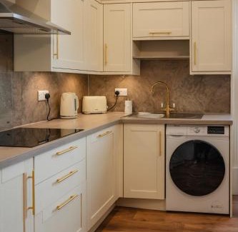 Dalavich Apartment | Stirling Townhouse Apartment Mid