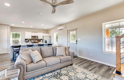 Gober House | Stocked Fishing Ponds Texas Getaway with Cows!