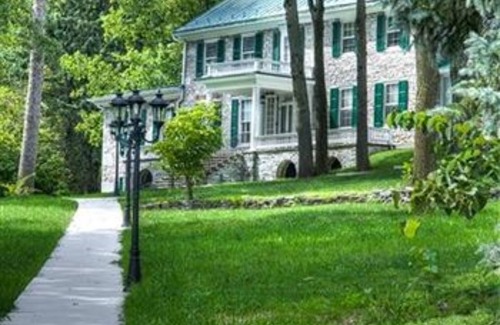 Bowmansdale Bed & Breakfast | Stocks Manor Bed and Breakfast