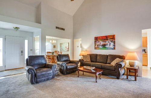 Stockton House | Stockton Home with Deck and Gas Grill about 1 Mi to Lake!