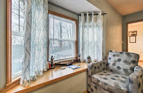 Umber View Heights Apartment | Stockton Lake Escape with Kitchen, Half Mile to Lake