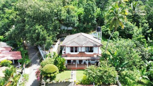Harispattuwa House | Stone Arch Villa A Timeless Retreat with a Free Kandy Lake Boat Tour