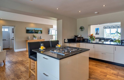 Lympsham House | Stone Bow Farmhouse
