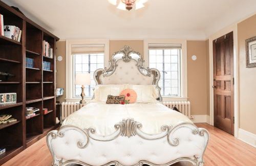 Burns Park Bed & Breakfast | Stone Chalet Bed & Breakfast Inn