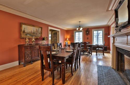 Burns Park Bed & Breakfast | Stone Chalet Bed & Breakfast Inn