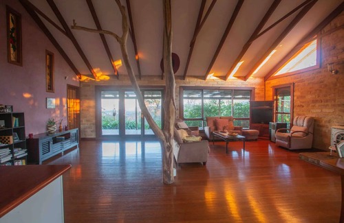 Kiwarrak Cottage | Stone Cottage Wallaby Ridge Hideaway Retreatn