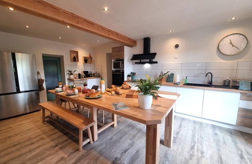 Le Cergne Cottage | Stone family cottage with garden, pets allowed