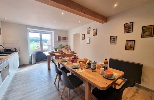 Le Cergne Cottage | Stone family cottage with garden, pets allowed