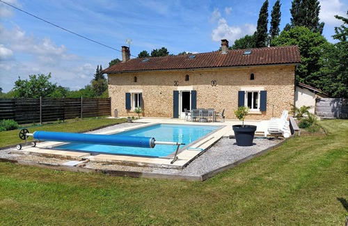 Eglise-Neuve-de-Vergt Cottage | STONE FARMHOUSE - STYLE COTTAGE WITH SWIMMING POOL IN PERIGORD WHITE -