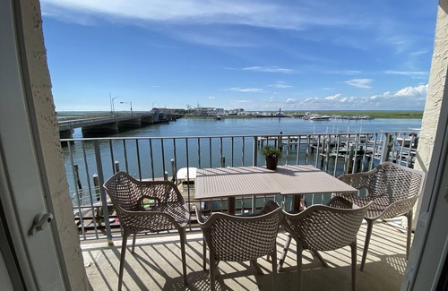 Stone Harbor Condo | Stone Harbor Bayfront retreat in ideal downtown location!