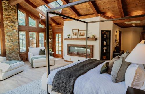 Mariposa Villa | Stone House by Casa Oso, hot tub, 43 private acres with hiking trails