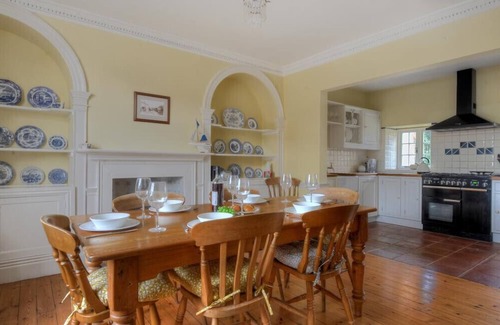 Charmouth House | STONE HOUSE, family friendly, country holiday cottage in Charmouth