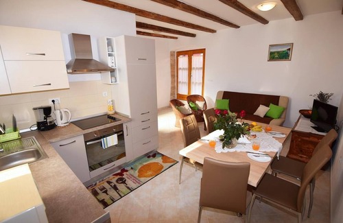 Kastelir House | Stone house Malia with garden, BBQ, outdoor shower and bikes