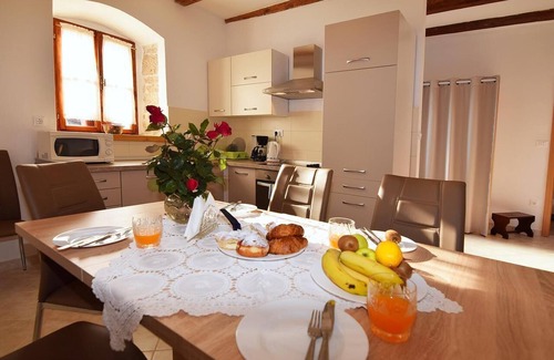 Kastelir House | Stone house Malia with garden, BBQ, outdoor shower and bikes