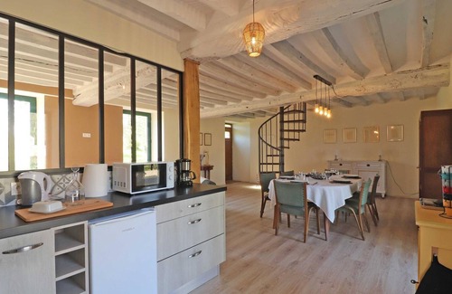 Neuvy-au-Houlme Cottage | Stone House with Large Garden, WIFI, all inclusive