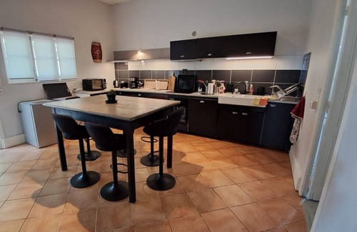 Vayres House | Stone manor house with large garden and barbecue, ideal for families.