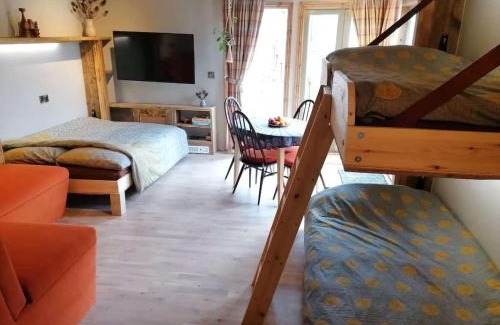 Hoylandswaine House | Stone Moor Lodge Justin's Peak District Base Camp