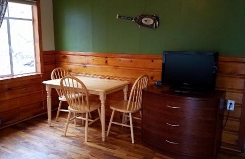 Lyons Hotel | Stone Mountain Lodge