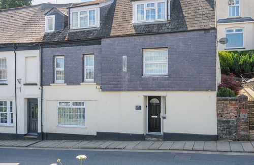 Launceston Cottage | STONE'S THROW COTTAGE, pet friendly, with open fire in Launceston