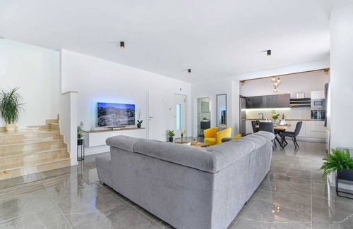 Vinjerac Villa | Stone Villa Banovi with heated pool