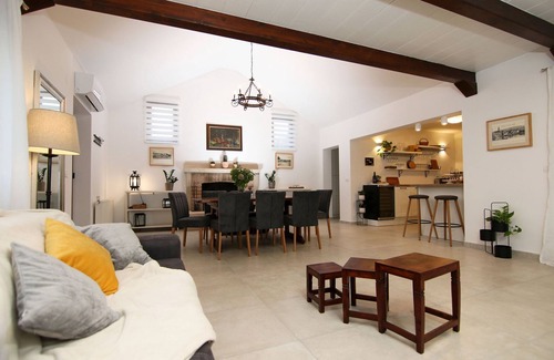 Splitska Villa | Stone Villa Olea-Three Bedroom Villa with Pool