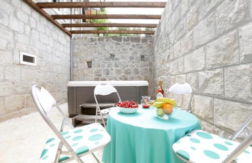Mravince House | Stone Villa Rea