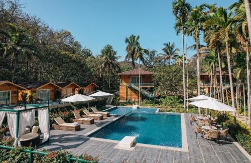 Yellapur Hotel | Stone Wood Premier Dandeli
