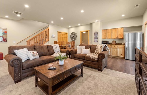 Branson West Cabin | Stonebridge Lodge #21 - 6 Bed-Walk-in with 2 Living Areas! Right by SDC, Private Lake! | 21