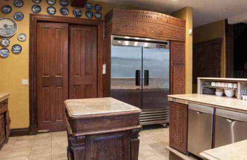 Midway House | STONEHILL LODGE, SWIM, HIKE, SKI, LUXURY